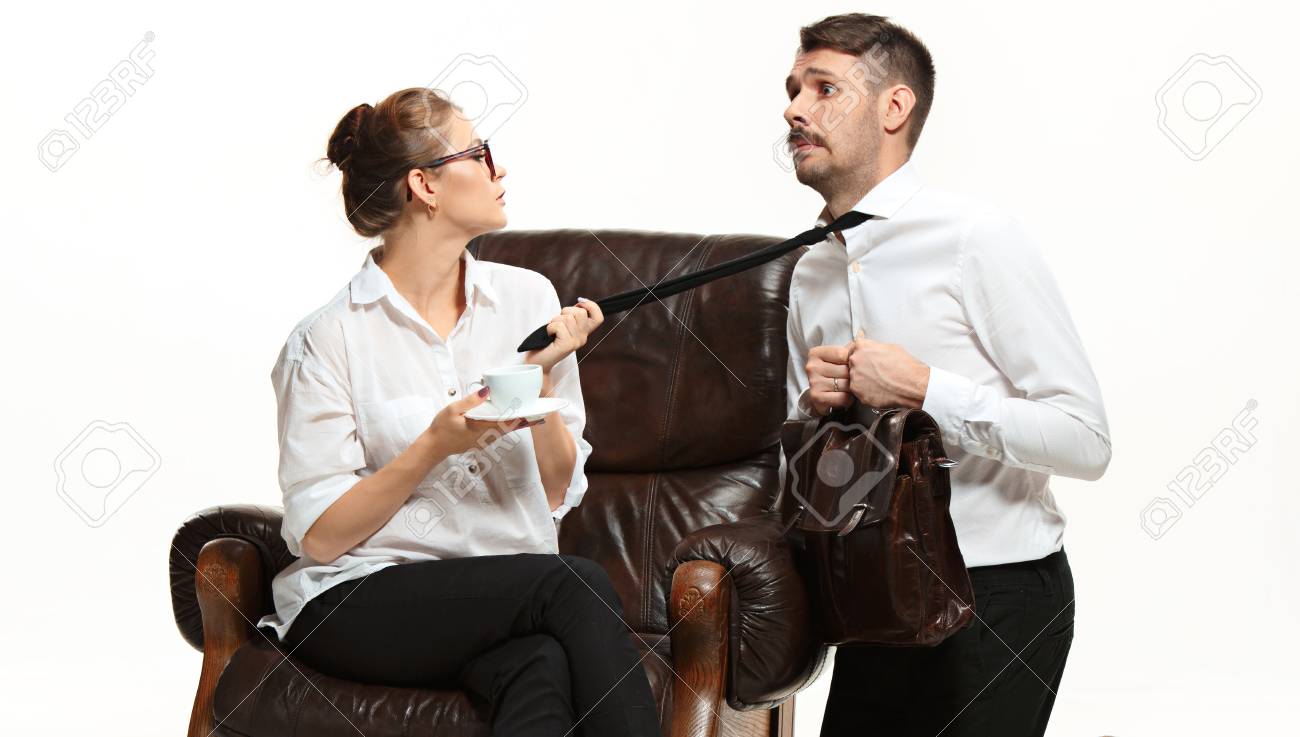 若い男と白い背景の上のオフィスでビジネス スーツ美女 の写真素材 画像素材 Image 若い男と白い背景の上のオフィスでビジネス スーツ美女 の写真素材 画像素材 Image