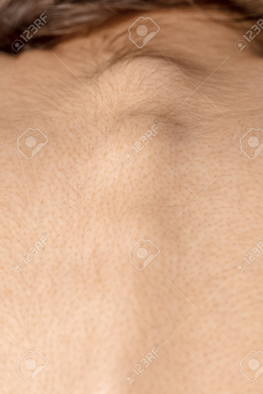 척추뼈는 얼굴과 신체 미용 패션 스킨케어 화장품 웰니스 컨셉의 아름다운 유대인 여성 모델의 초상화를 클로즈업하여 피부 미적 신선함을  더해줍니다 로열티 무료 사진, 그림, 이미지 그리고 스톡포토그래피. Image 159195732