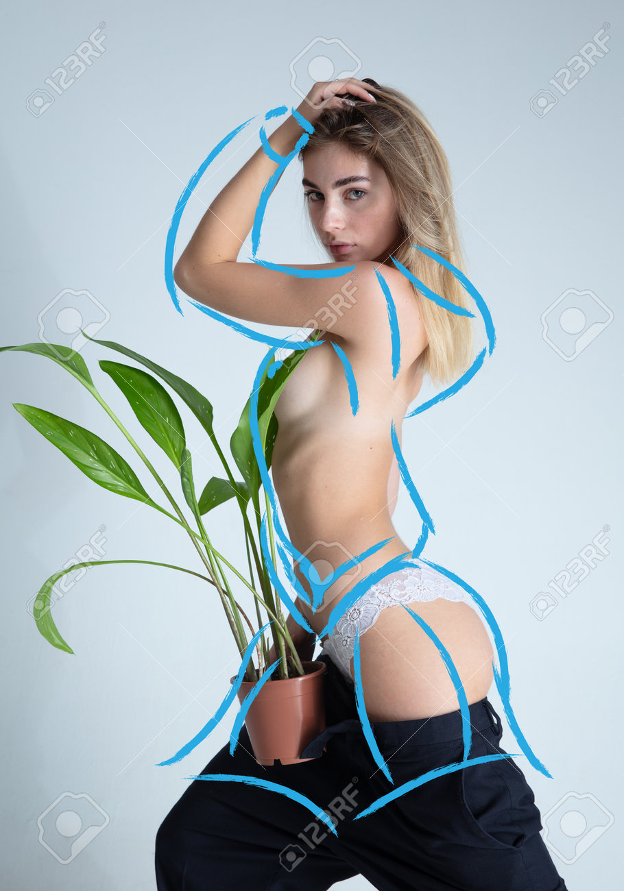 ストリッパーヌード 自然。体に線画のイラストを描く若い美しい裸の女性。包括的な美しさ。白人モデルのヌードポートレート、フィット感、柔らかさ。アートワーク、創造性、インスピレーション、美しさのコンセプト。の写真素材・画像素材  Image 162673001