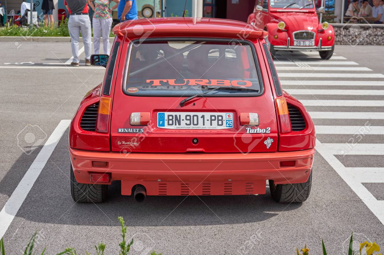 https://previews.123rf.com/images/melodeathguitar/melodeathguitar1812/melodeathguitar181200004/116281853-houtaud-franche-comt%C3%A9-france-juin-2018%C2%A0-1980-renault-r5-gt-turbo-2-parcs-%C3%A0-oldtimer-car-rallye.jpg