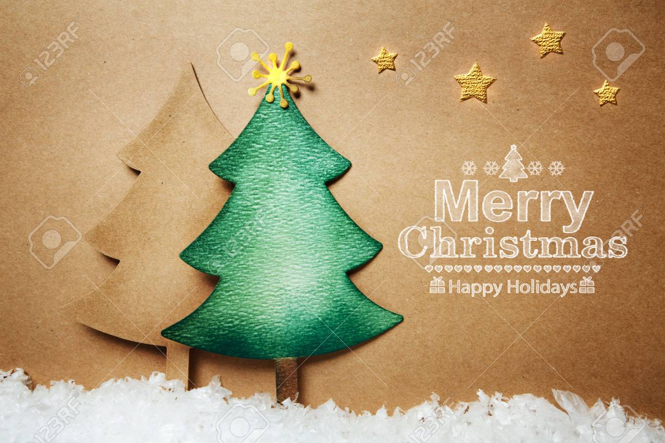 手作りのペーパー クラフト クリスマス ツリーと星と雪 の写真素材 画像素材 Image