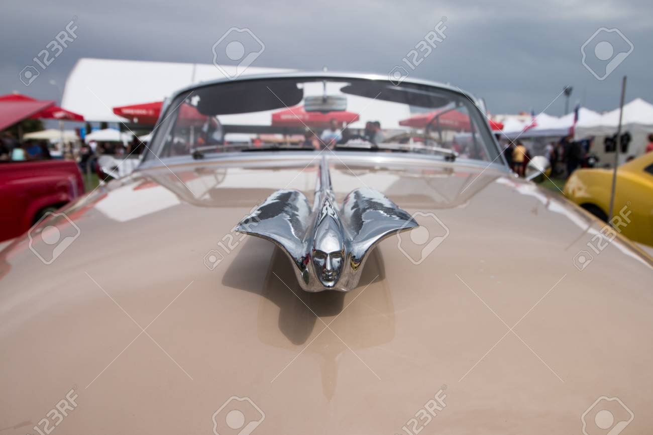ファロ ポルトガル 17 年 8 月 26 日 およぶアメリカ車表示アルガルヴェ地方のイベント いくつかのビンテージ車が表示あり アメリカーナのミックス関連ピンナップ ショー ロカビリーのコンサートやセクシーな洗車など活動が起こる の写真素材 画像素材 Image