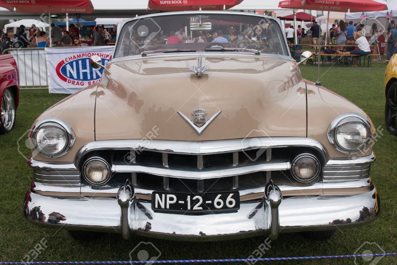 ファロ ポルトガル 17 年 8 月 26 日 およぶアメリカ車表示アルガルヴェ地方のイベント いくつかのビンテージ車が表示あり アメリカーナのミックス関連ピンナップ ショー ロカビリーのコンサートやセクシーな洗車など活動が起こる の写真素材 画像素材 Image ファロ ポルトガル 17 年 8 月 26 日 およぶアメリカ車表示アルガルヴェ地方のイベント いくつかのビンテージ車が表示あり アメリカーナのミックス関連ピンナップ ショー ロカビリーのコンサートやセクシーな洗車など活動が起こる の写真素材 画像素材 Image