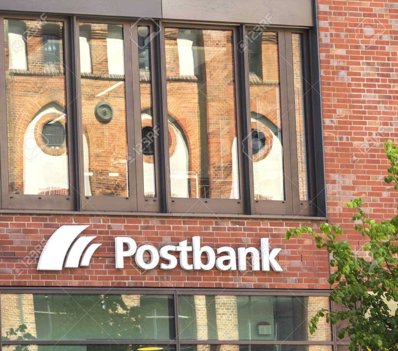 ハンブルク、ドイツ:ポストバンクファイナンスセンター。ドイツポストバンクは、ドイツ最大の小売銀行の一つです。ドイツ連邦郵便の貯蓄部門の分割から形成の写真素材・画像素材  Image 147689150
