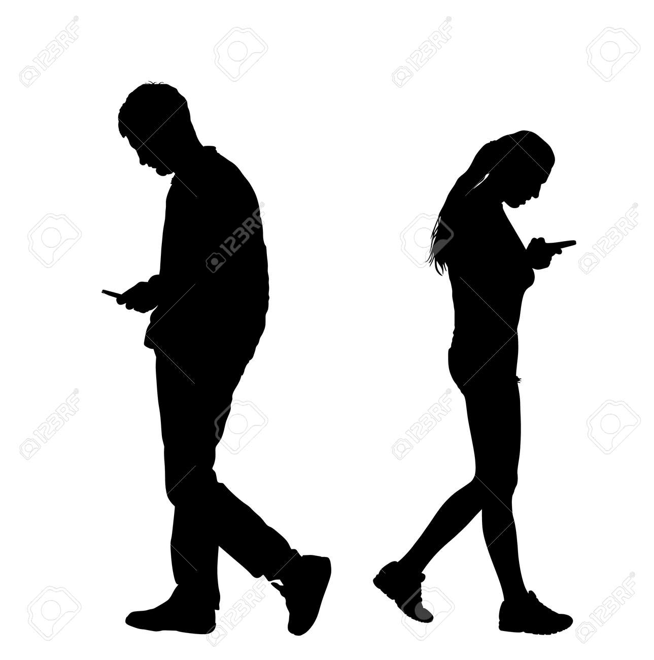 Menino e menina falando e assistir no telefone, separados com as costas para trás silhueta do vetor. triste casal de separação esperar por chamada de parceiros. adolescentes adoram conflito de problemas, suspeita de adultério fraude. - 168570316 Menino e menina falando e assistir no telefone, separados com as costas para trás silhueta do vetor. triste casal de separação esperar por chamada de parceiros. adolescentes adoram conflito de problemas, suspeita de adultério fraude. - 168570316