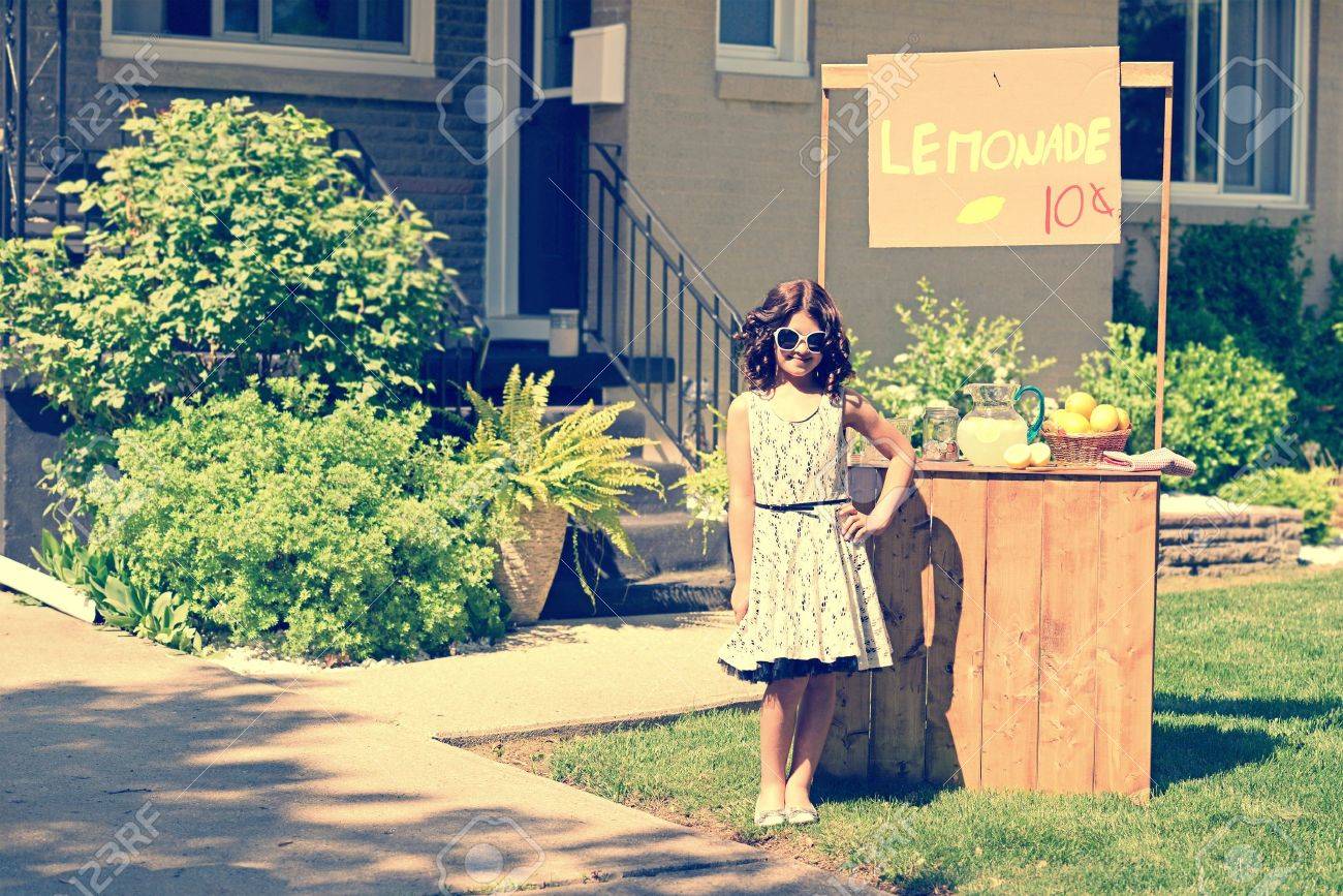 retro girl wearing sunglasses with lemonade stand - 20470125 retro girl wearing sunglasses with lemonade stand - 20470125