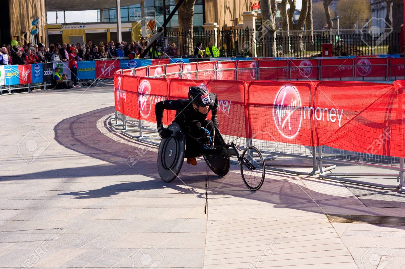 El 22 LondresInglaterraReino Abril Ruedas Identificados Silla En No Londres 2012 De AbrilLos Pilotos Maratón LSUzMVGqp