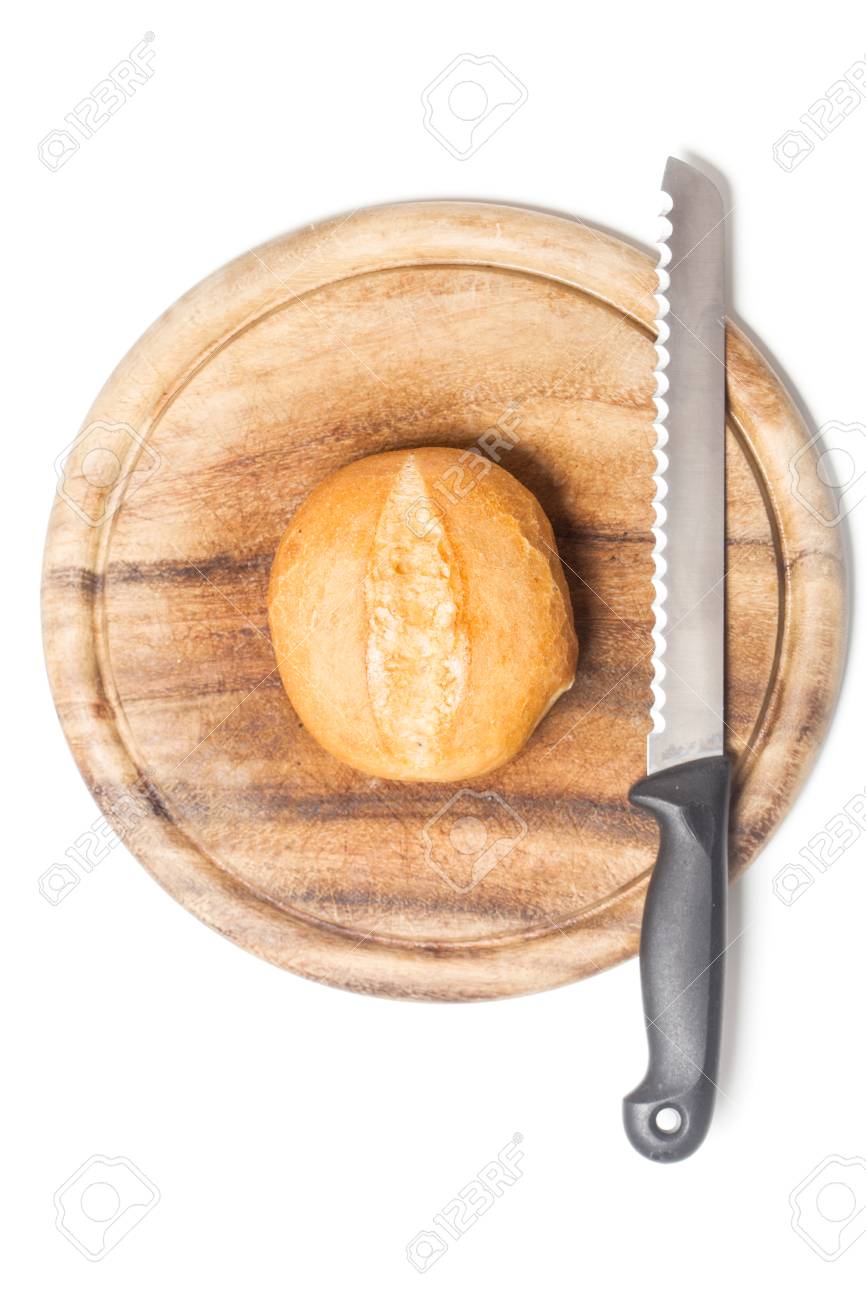 schneidebrett mit essen brötchen auf schneidebrett mit messer typisch deutschen frühstück essen studioaufnahme ausschnitt auf mit typisch deutschen schneidebrett mit essen brötchen auf schneidebrett mit messer typisch deutschen frühstück essen studioaufnahme ausschnitt auf mit typisch deutschen