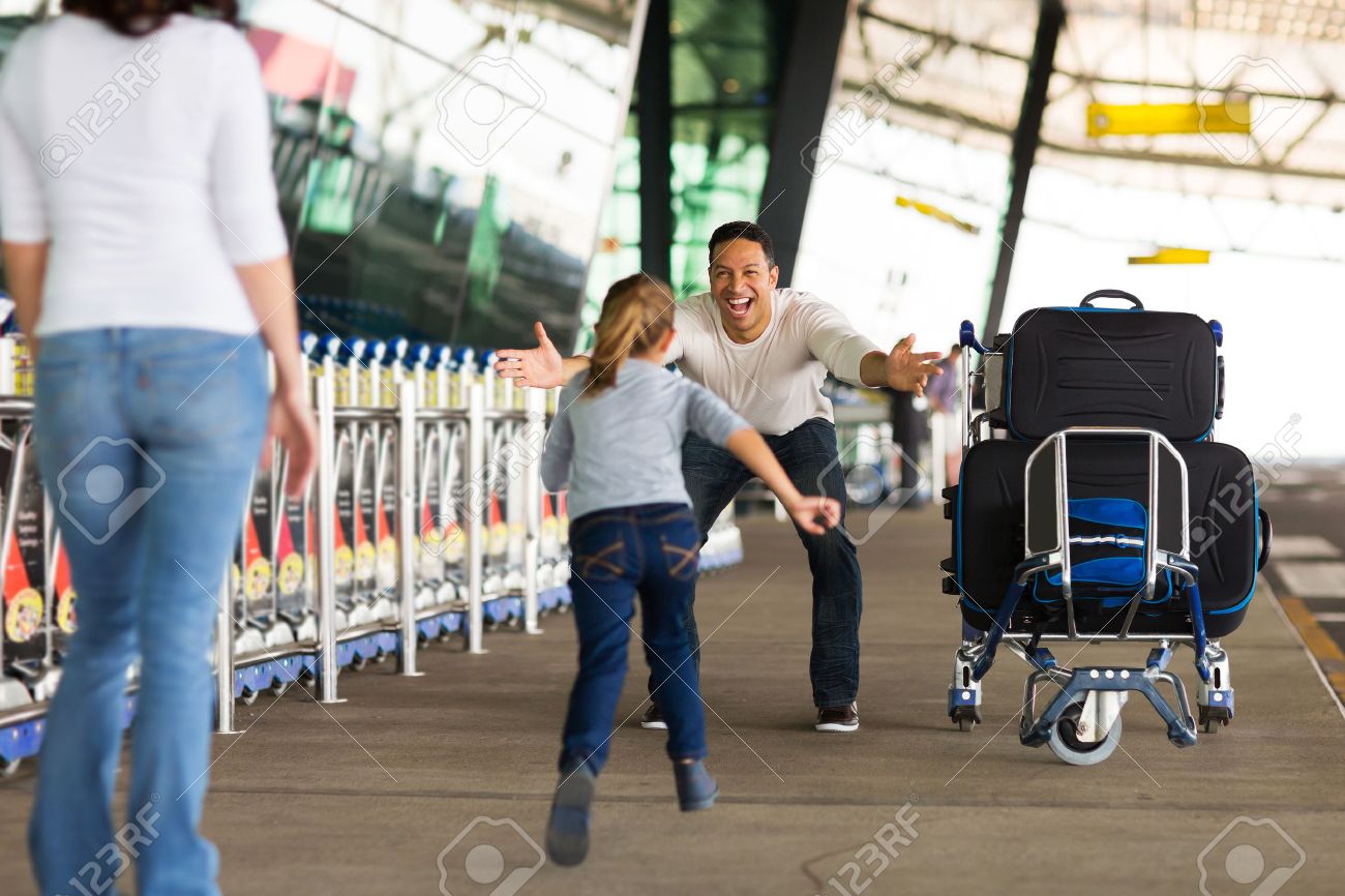 happy family reunion at airport - 30771881 happy family reunion at airport - 30771881