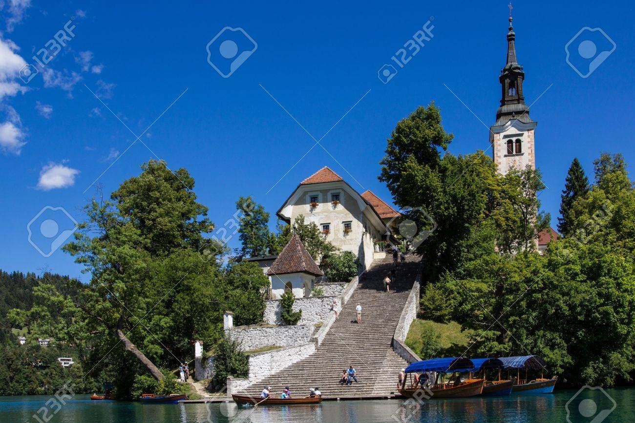 その急な階段 ブレッド湖スロベニアでブレッド島 の写真素材 画像素材 Image