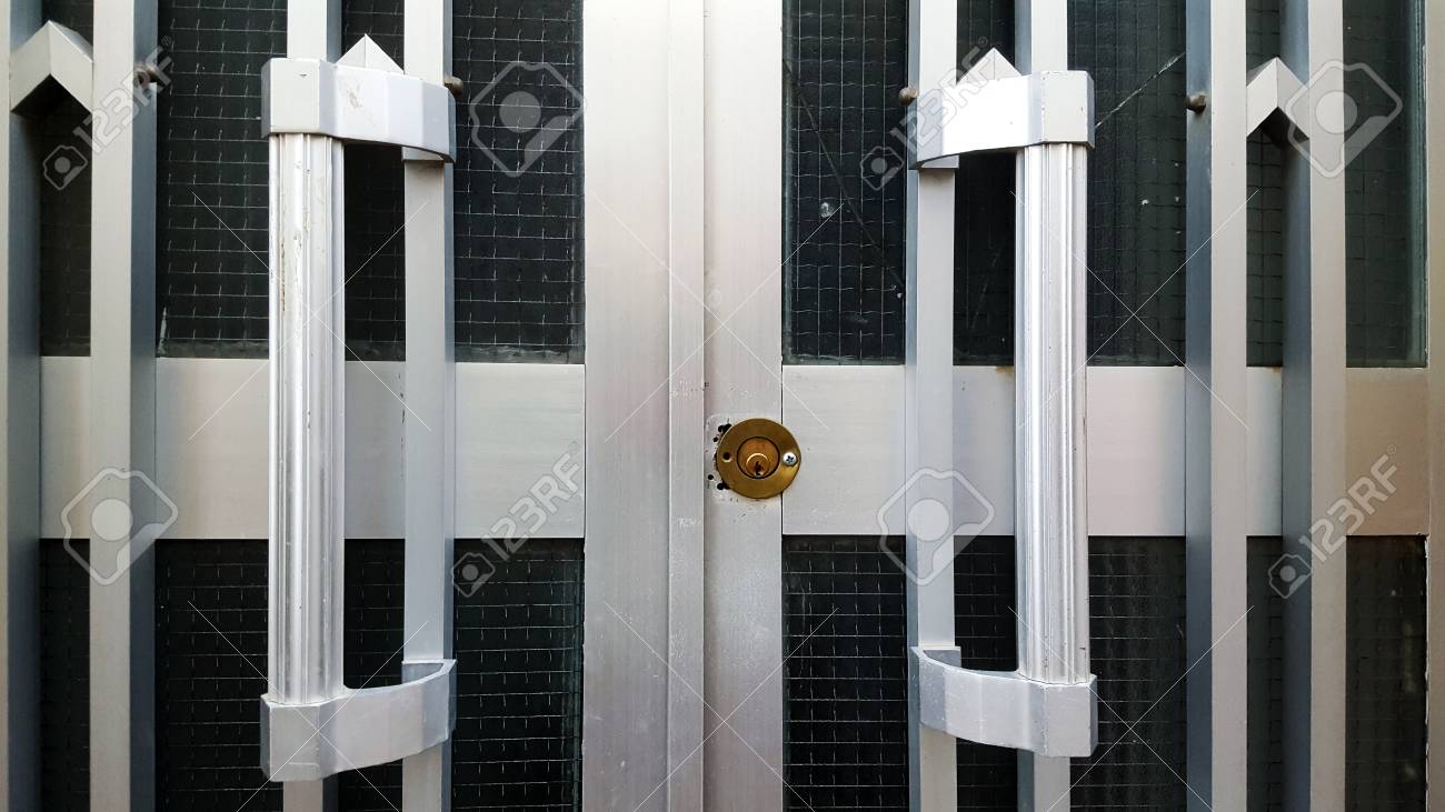 Aluminium Front Door With Reinforced Wire Glass Brass Door Lock