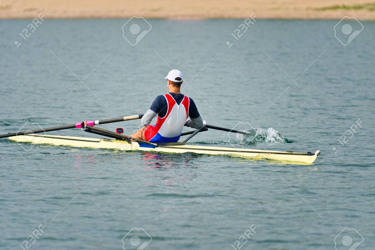 スポーツ ボート シングル スカル の写真素材 画像素材 Image