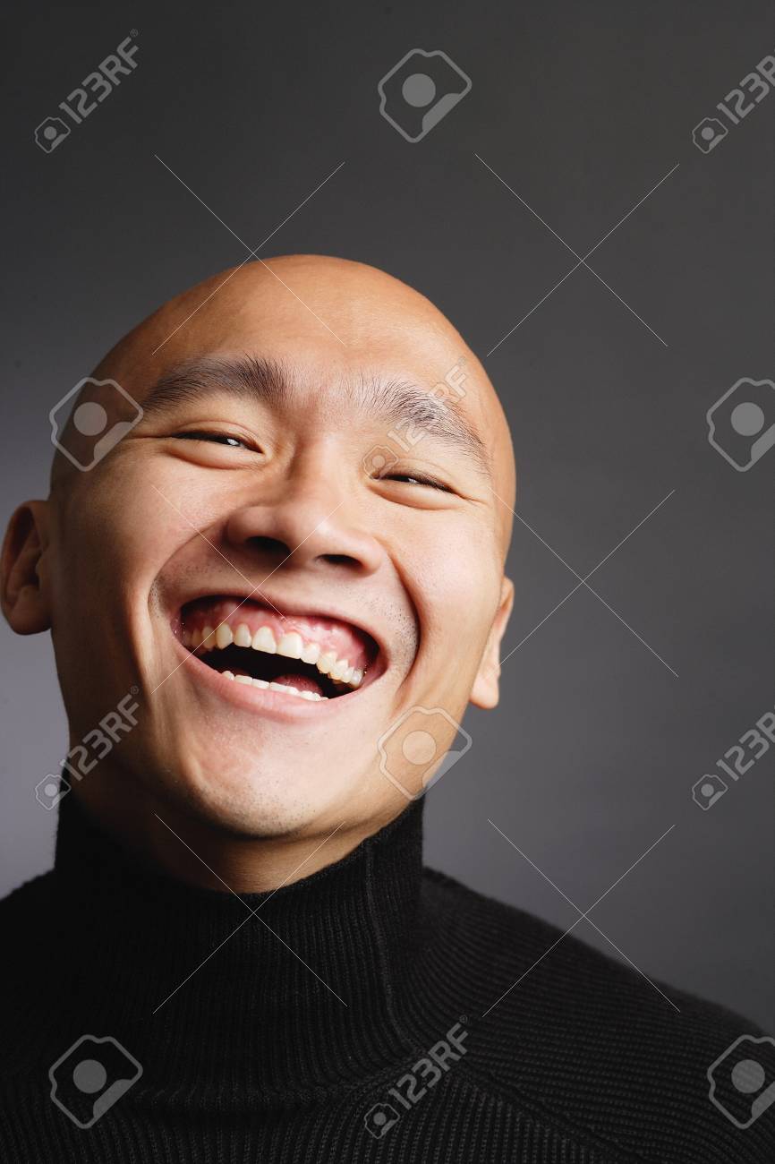 笑っている坊主頭の男 の写真素材 画像素材 Image 笑っている坊主頭の男 の写真素材 画像素材 Image