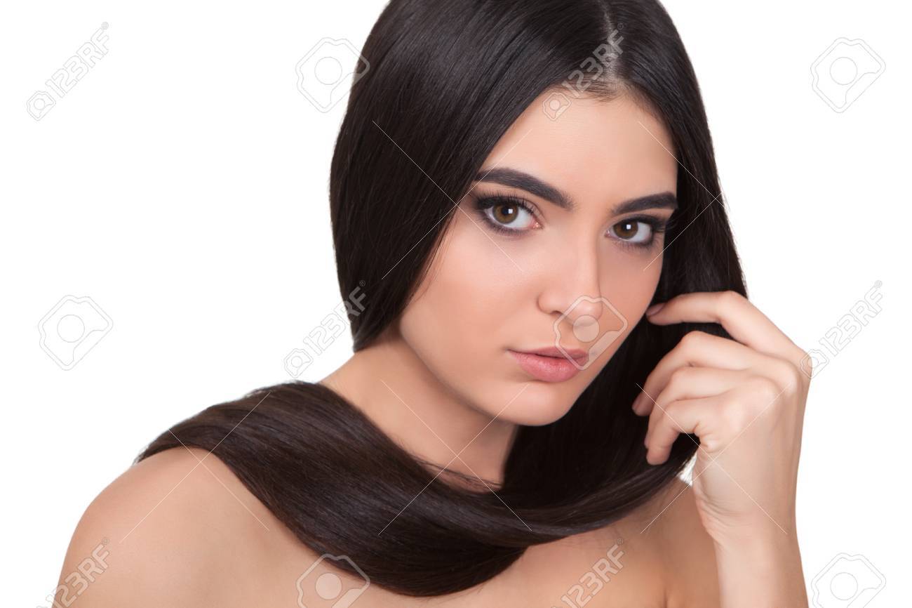 裸の肩と首周りに長い毛を持つ美しい少女は カメラに見えます の写真素材 画像素材 Image 裸の肩と首周りに長い毛を持つ美しい少女は カメラに見えます の写真素材 画像素材 Image