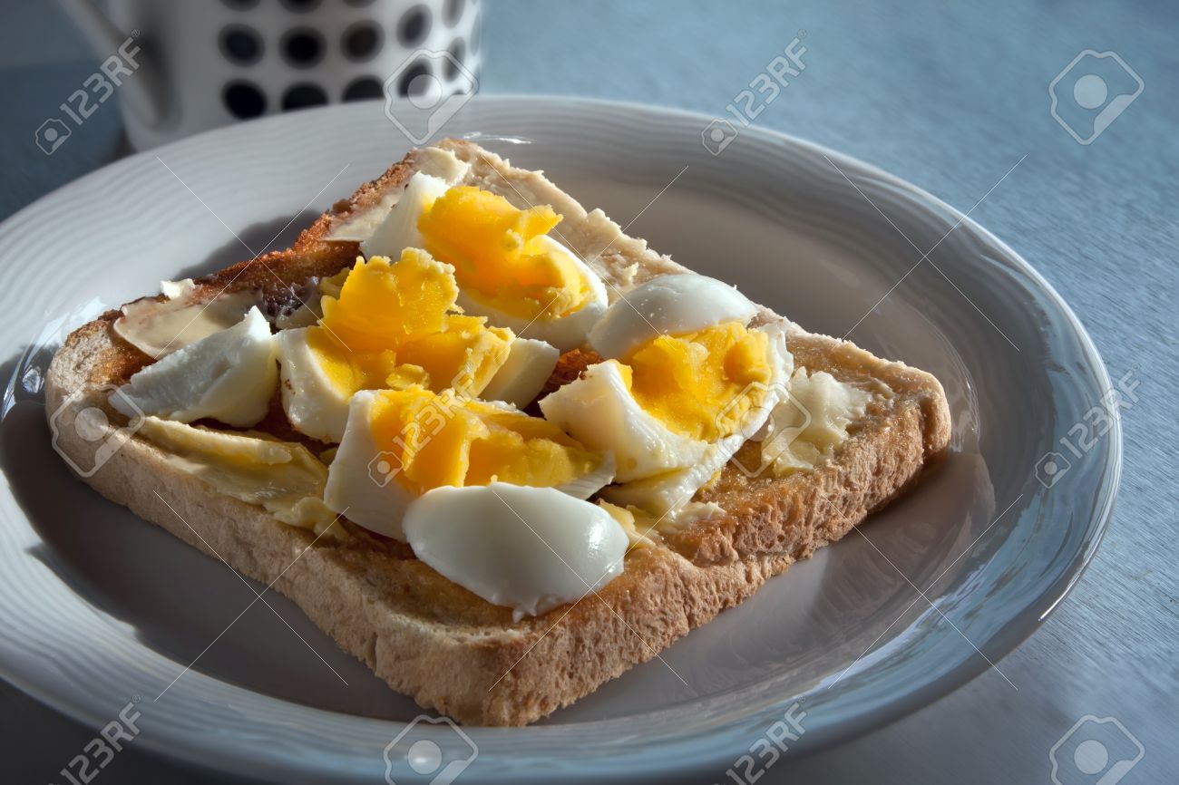 健康的な朝食の食事ゆで卵をバターとトーストに の写真素材 画像素材 Image 健康的な朝食の食事ゆで卵をバターとトーストに の写真素材 画像素材 Image