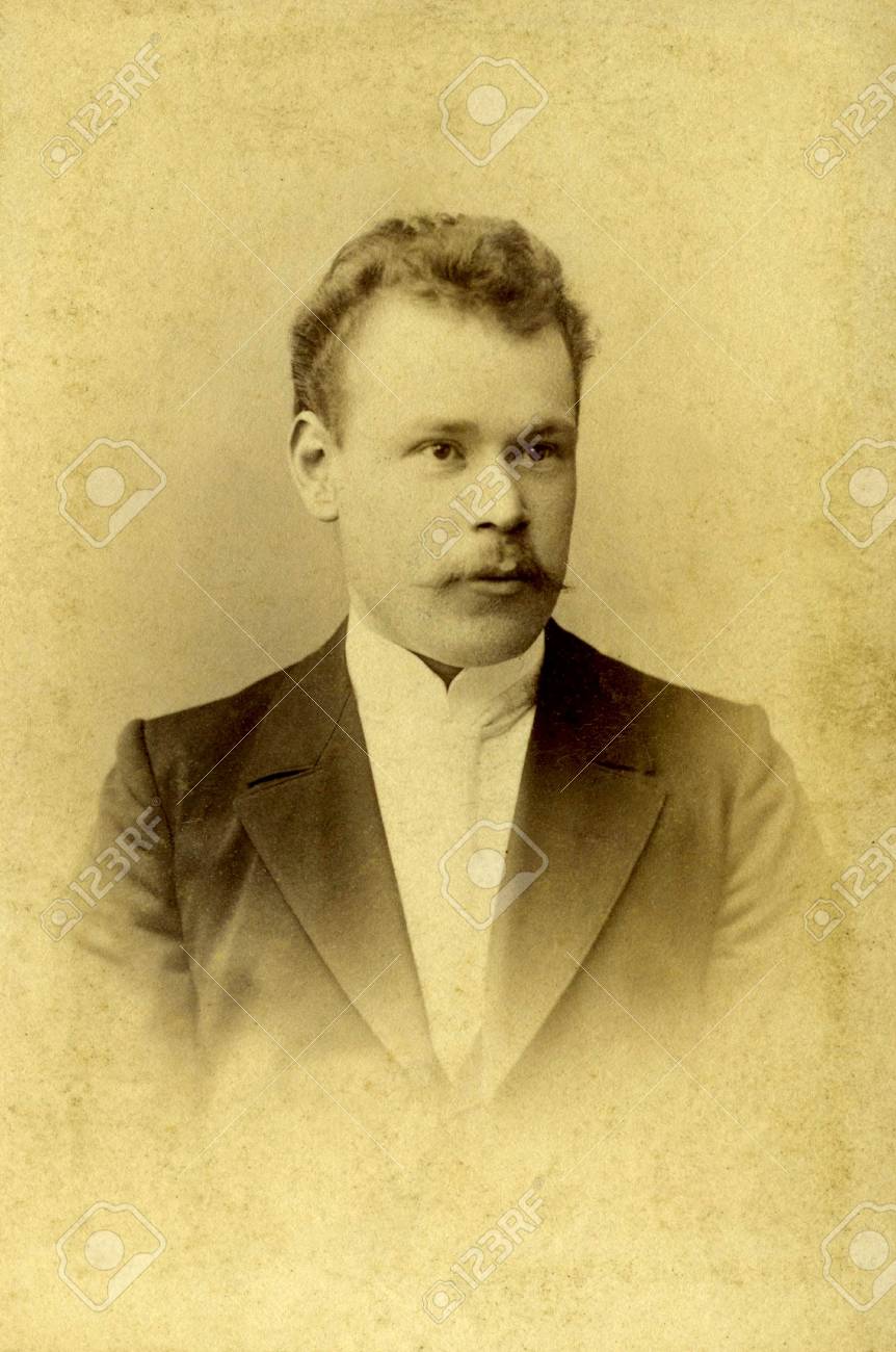 ロシア人男性の 1915 年からのビンテージ写真肖像画 の写真素材 画像素材 Image ロシア人男性の 1915 年からのビンテージ写真肖像画 の写真素材 画像素材 Image