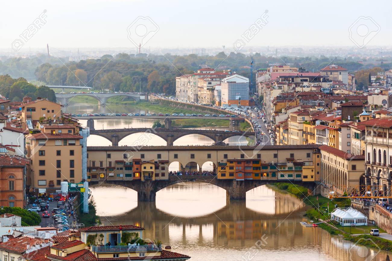 住宅 アルノ川とフィレンツェ トスカーナ イタリアのヴェッキオ橋 の写真素材 画像素材 Image 住宅 アルノ川とフィレンツェ トスカーナ イタリアのヴェッキオ橋 の写真素材 画像素材 Image