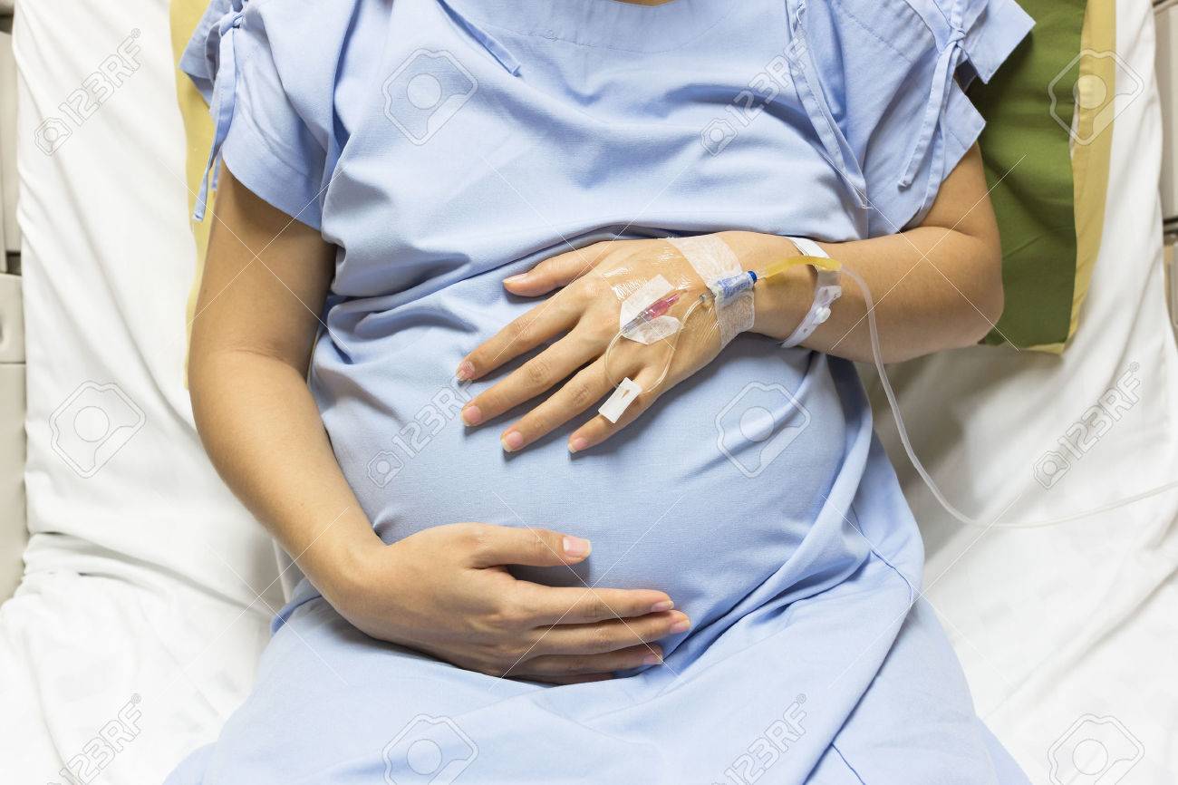 アジアの妊婦患者は点滴ベッド病院 選択と集中で Vip ルームに食塩を受信します の写真素材 画像素材 Image アジアの妊婦患者は点滴ベッド病院 選択と集中で Vip ルームに食塩を受信します の写真素材 画像素材 Image