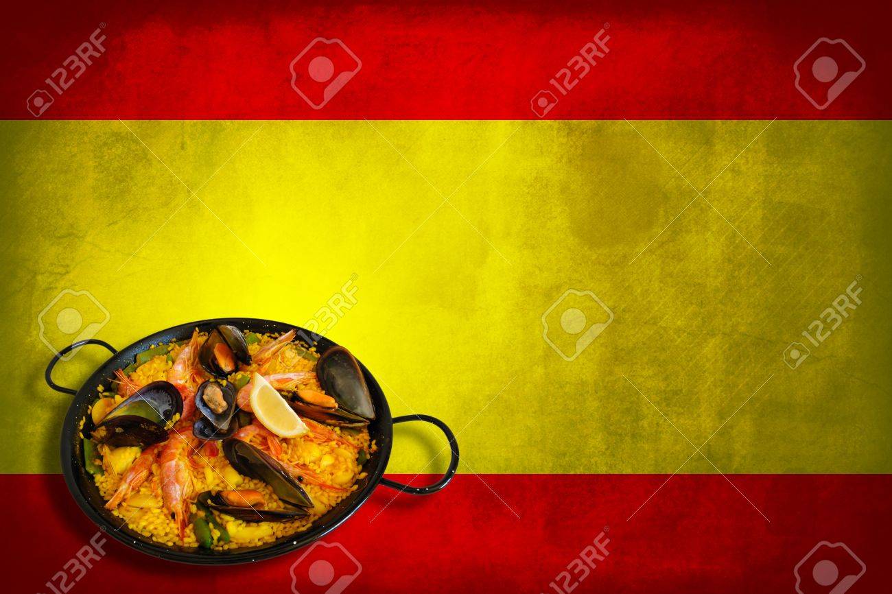 伝統的なスペインの皿 スペイン国旗のパエリア の写真素材 画像素材 Image