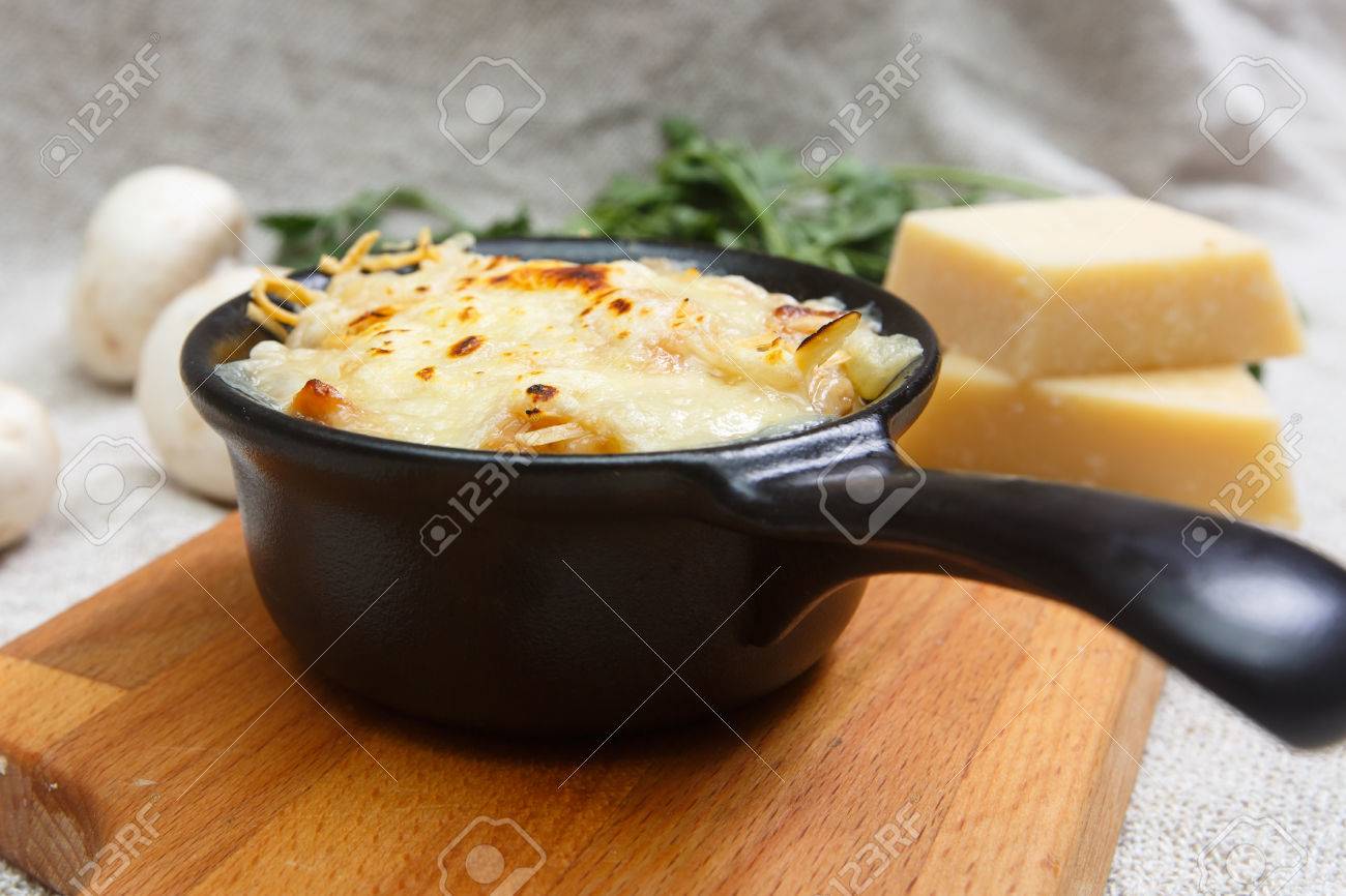 Julienne with chicken and mushrooms Julienne with chicken and mushrooms