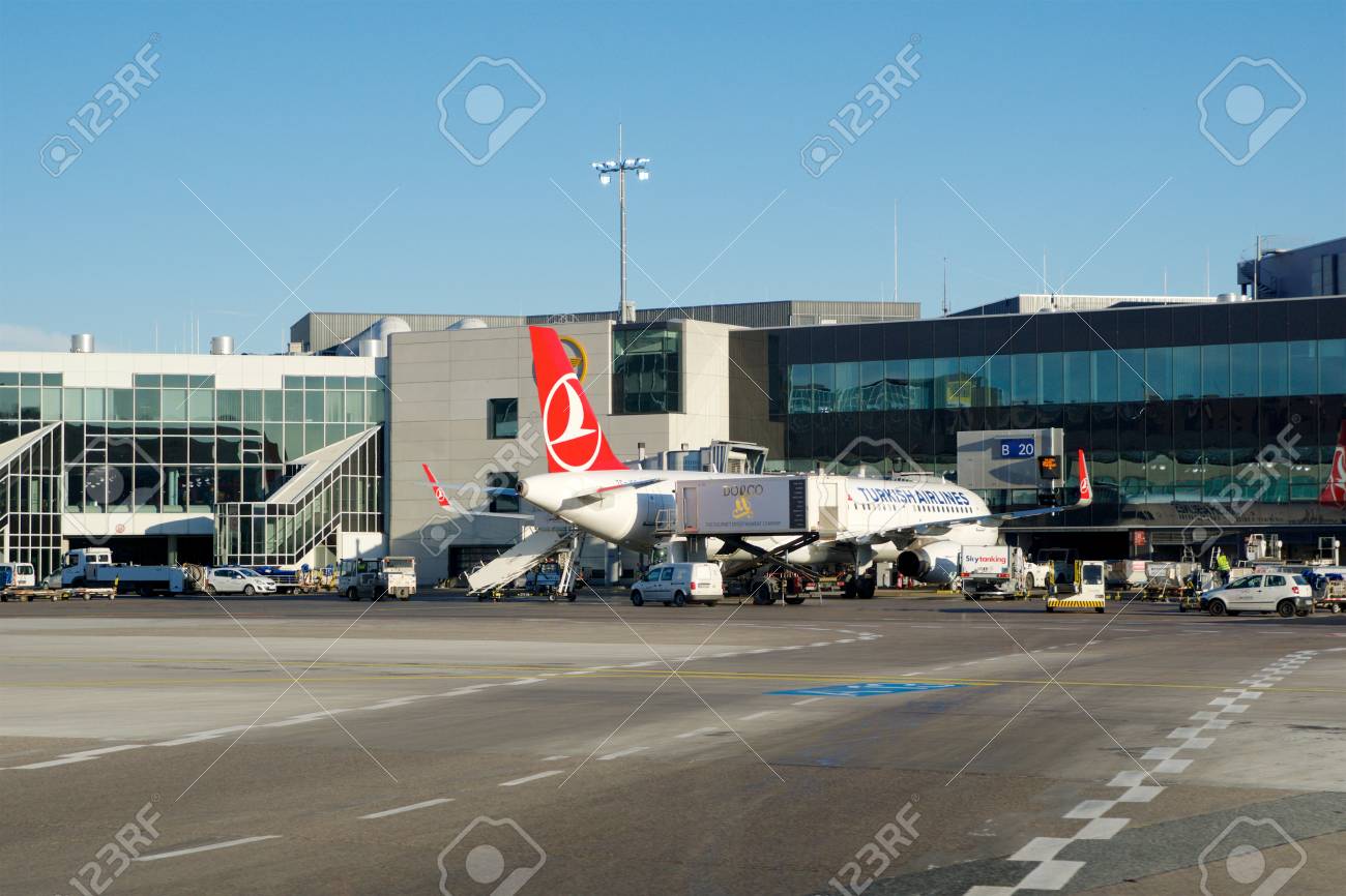 フランクフルト ドイツ 17 年 1 月 日 航空機 トルコ航空は フランクフルト国際空港 Fra ターミナル 1 ゲートからエアバス ターミナル 1 は 1972 年に完成した ルフトハンザ ドイツ航空などのスター アライアンス パートナーの家 の写真素材 画像素材 Image フランクフルト ドイツ 17 年 1 月 日 航空機 トルコ航空は フランクフルト国際空港 Fra ターミナル 1 ゲートからエアバス ターミナル 1 は 1972 年に完成した ルフトハンザ ドイツ航空などのスター アライアンス パートナーの家 の写真素材 画像素材 Image