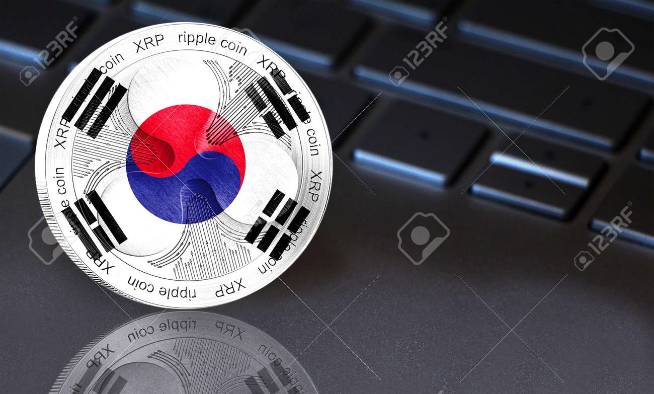 한국의 국기가 그려진 동전 리플(xrp). 배경에는 텍스트를 입력하기에 좋은 위치에 있는 키보드가 있습니다. 새로운 암호화폐, 비즈니스  개념. 로열티 무료 사진, 그림, 이미지 그리고 스톡포토그래피. Image 193996527