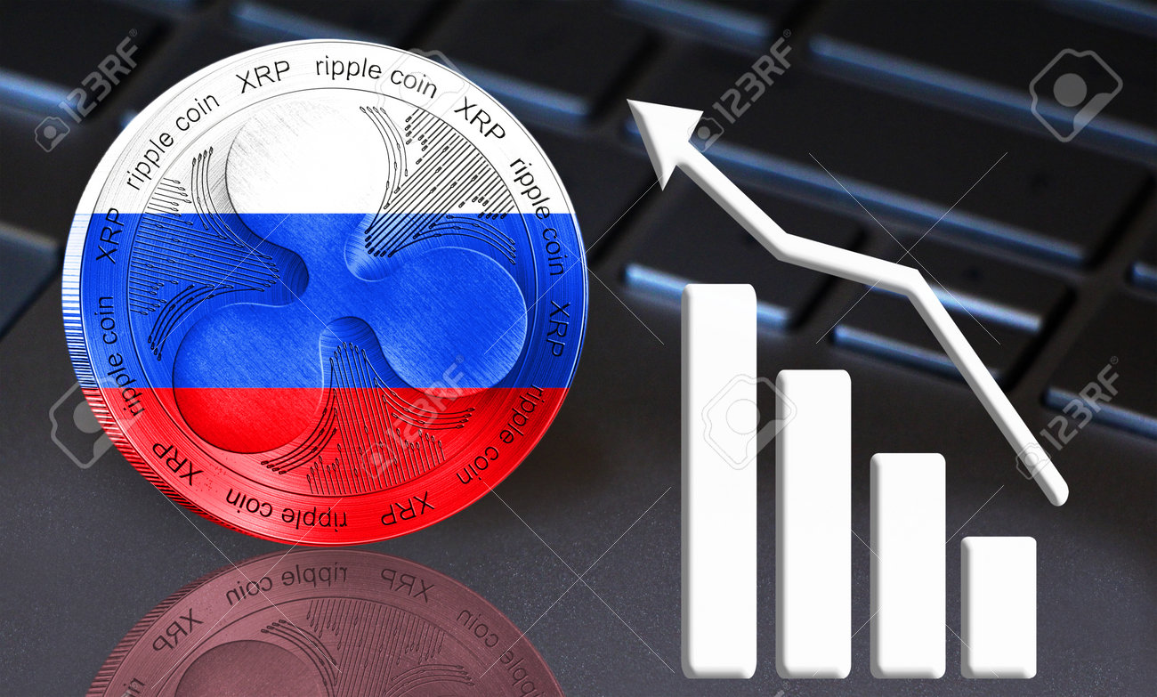 ロシアの旗が描かれたコインリップル(XRP)。背景にはキーボードがあり、成長するグラフとして表示されます。新しい暗号通貨、ビジネスコンセプト。の写真素材・画像素材  Image 193996596