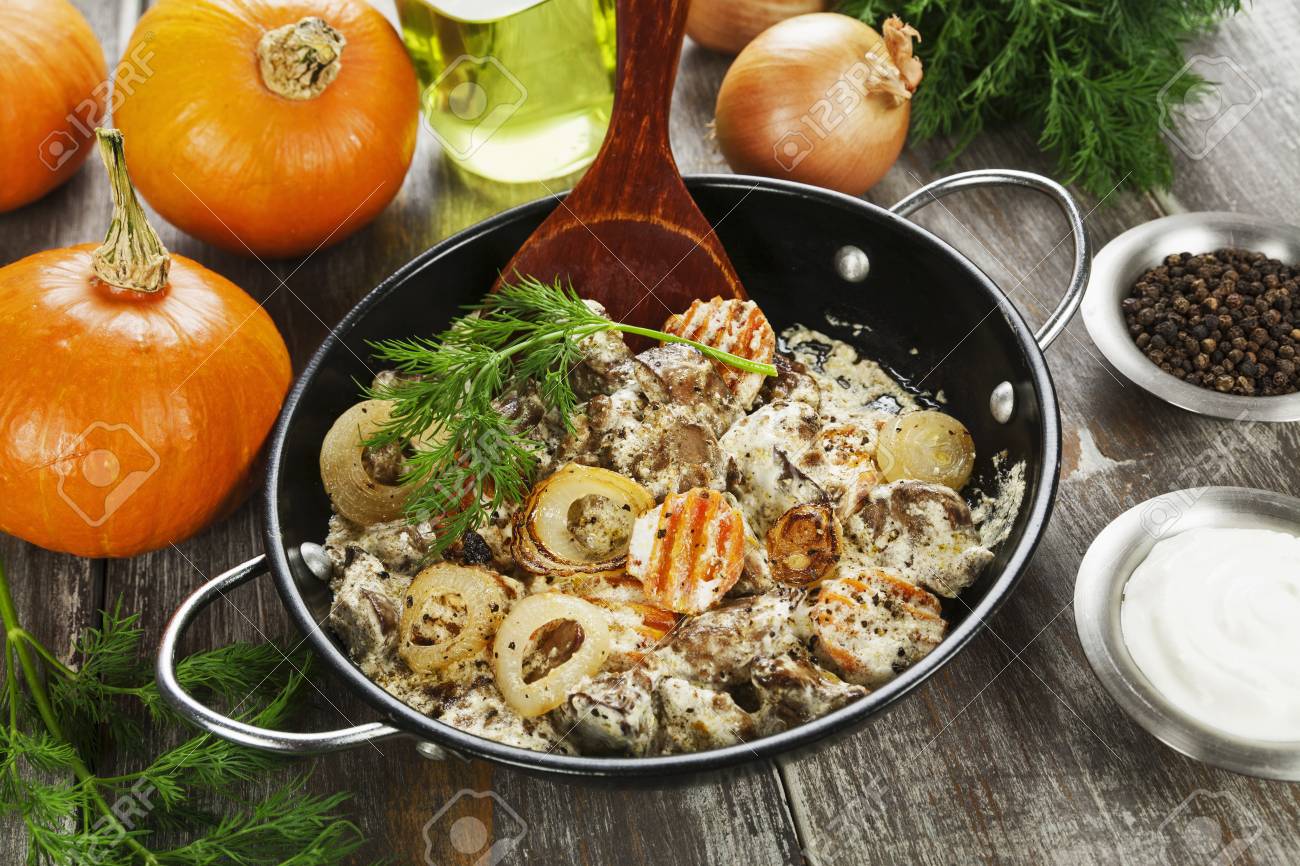 Chicken liver in sour cream in a multivariate. Recipes Chicken liver in sour cream in a multivariate. Recipes