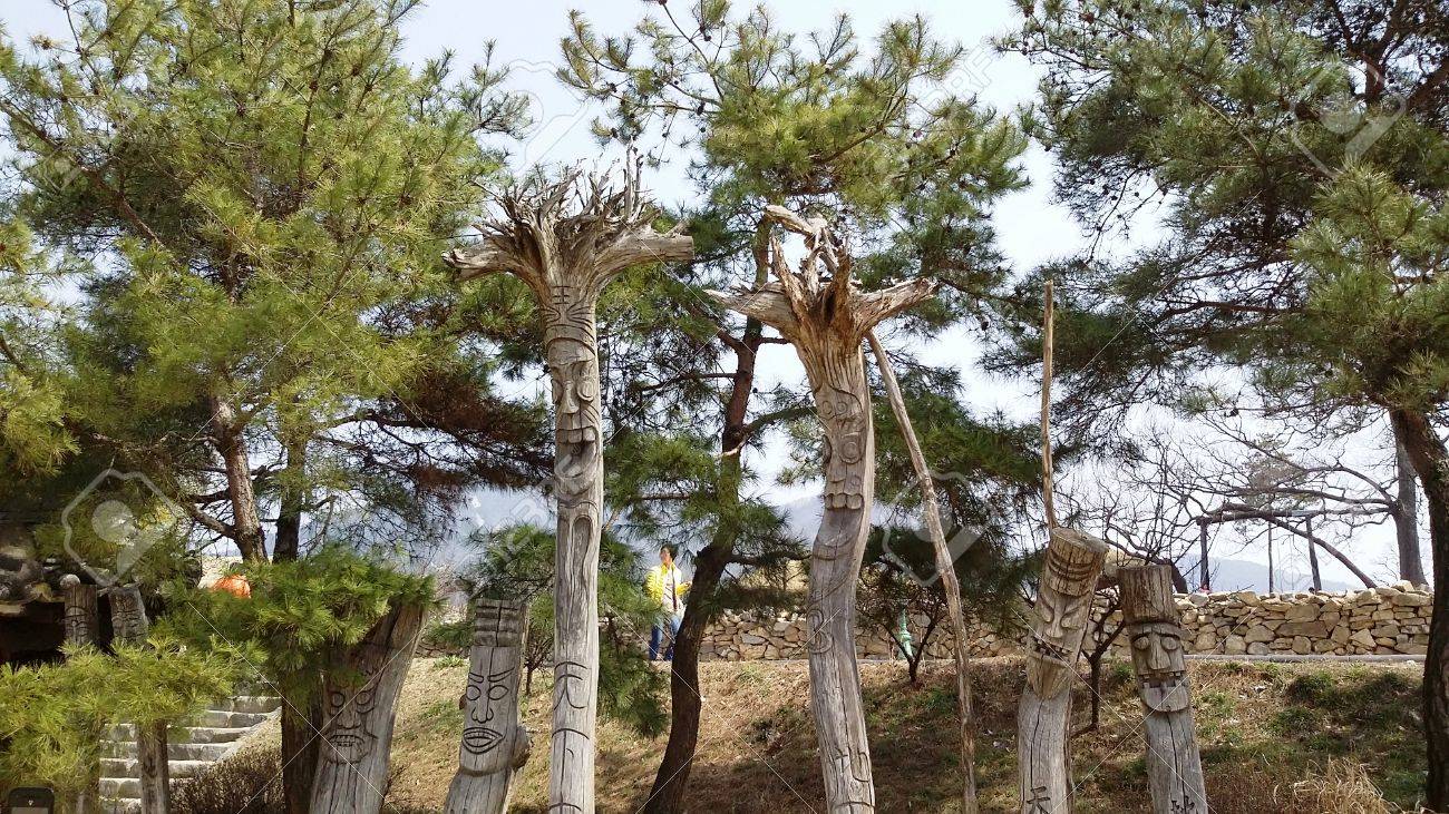 村の入り口で韓国の伝統的なトーテム ポール の写真素材 画像素材 Image 村の入り口で韓国の伝統的なトーテム ポール の写真素材 画像素材 Image