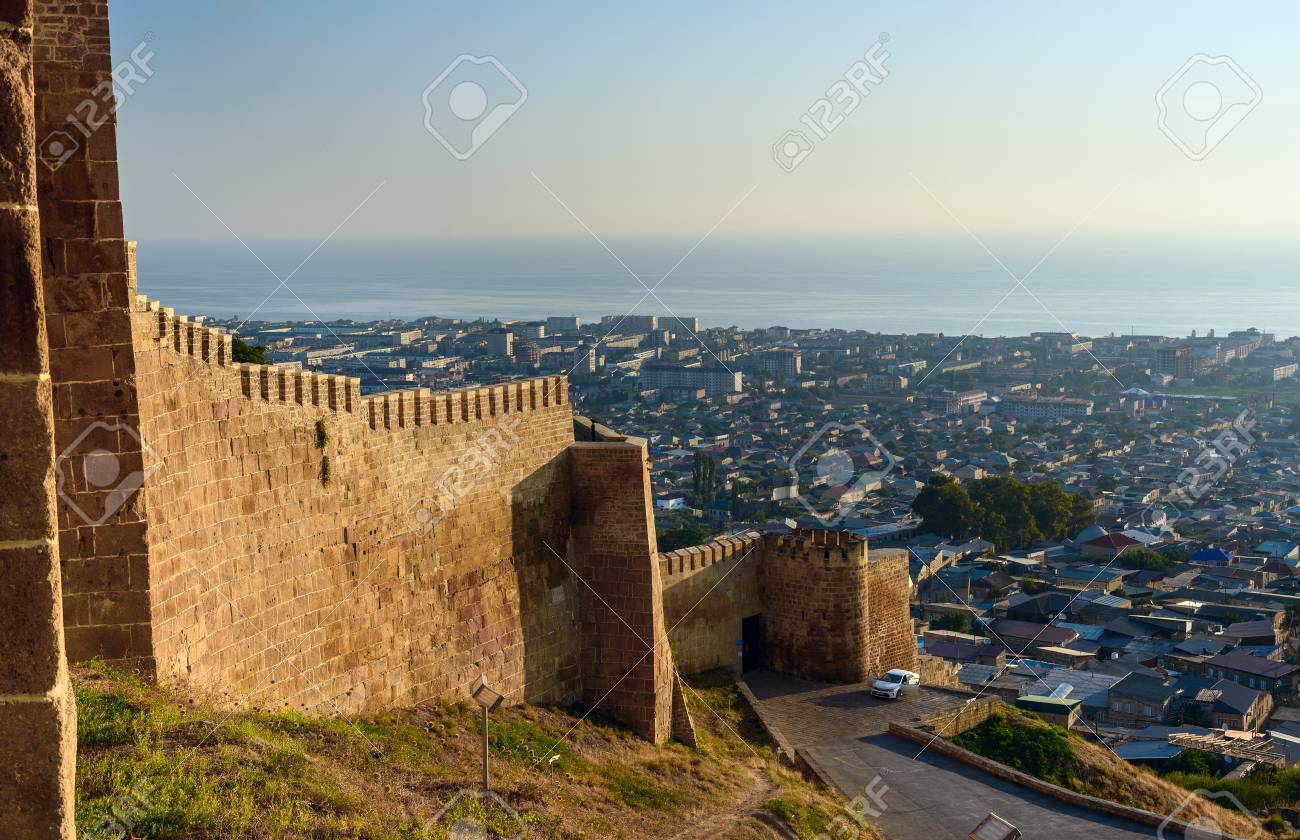 ナリン カラ要塞デルベント ビュー都市の壁 ロシアのダゲスタン共和国 の写真素材 画像素材 Image