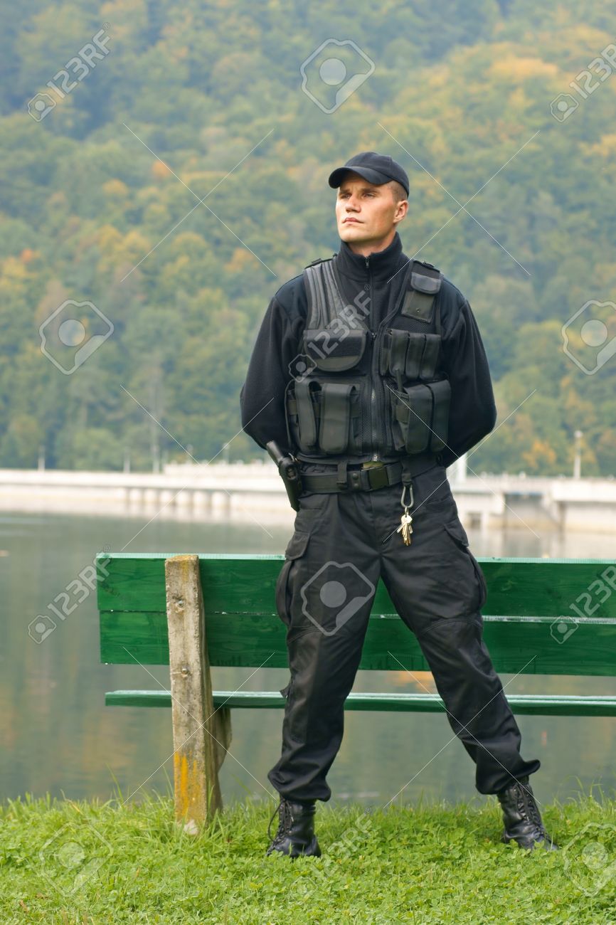 制服と武装した警備員 の写真素材 画像素材 Image