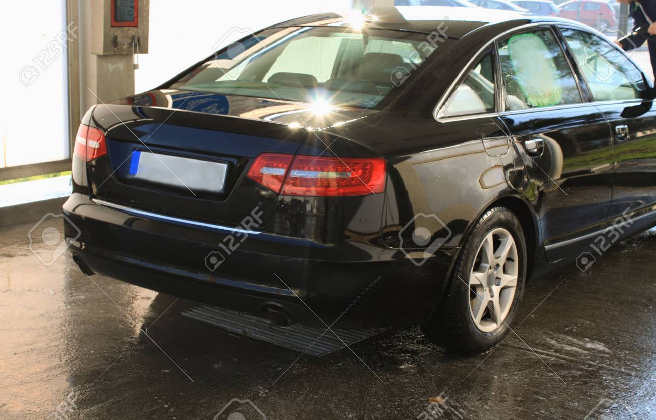 car washing cleaning with hi pressured water - 50840344 car washing cleaning with hi pressured water - 50840344