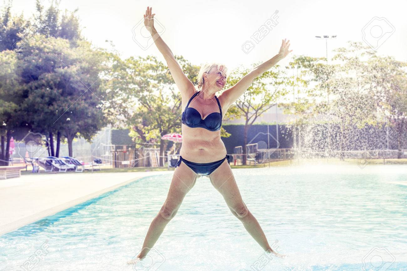 海水浴 おばさん水着