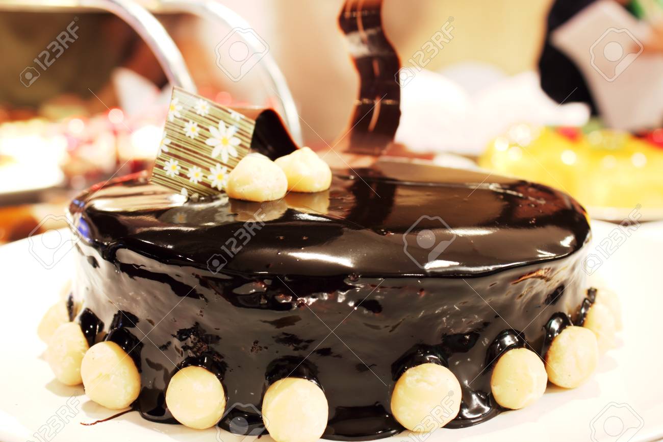Un Gateau Bundt De Chocolat Avec Du Chocolat De Couverture Banque D Images Et Photos Libres De Droits Image