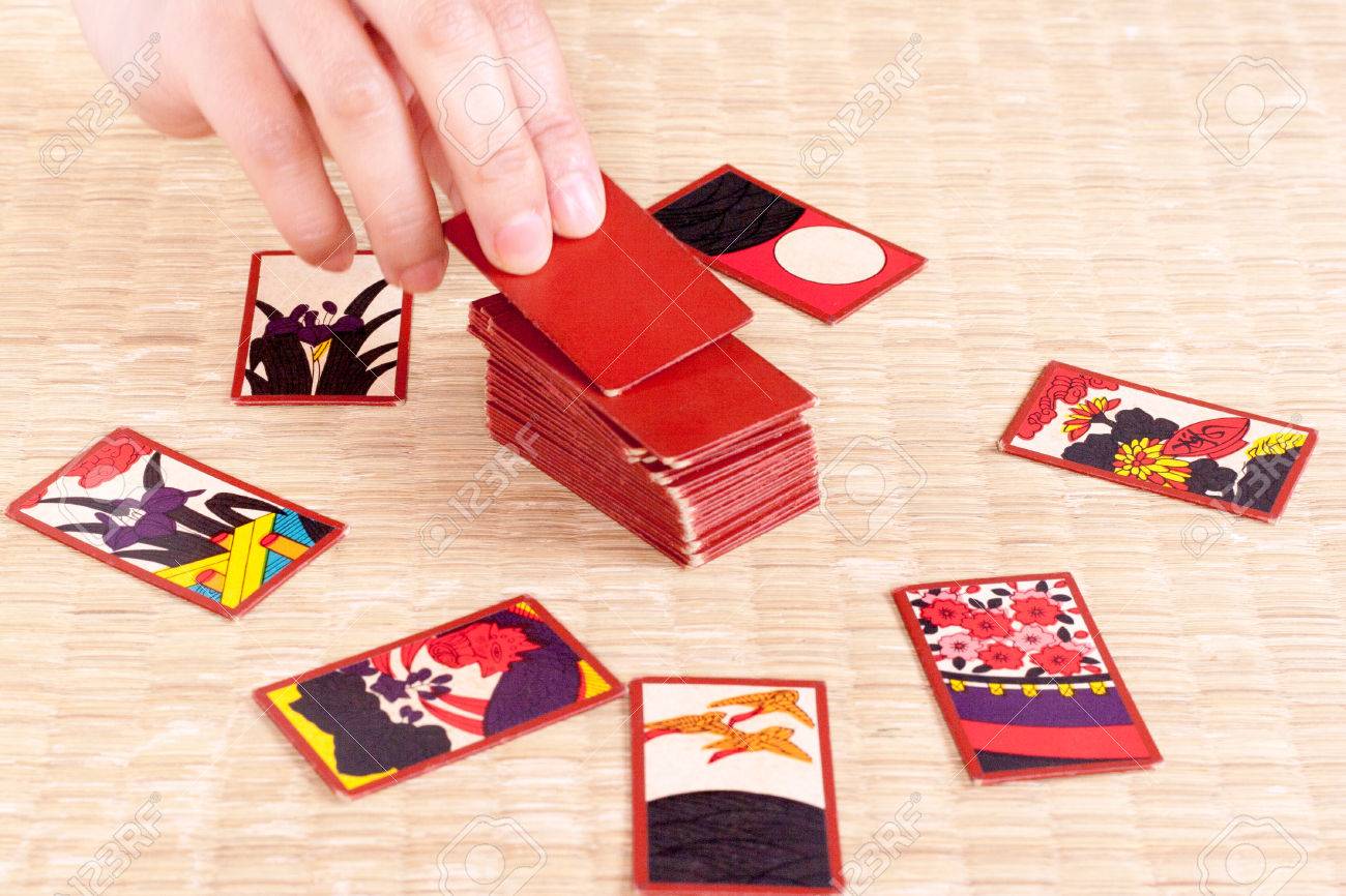 Hanahuda は 日本の伝統的なカードゲームです の写真素材 画像素材 Image