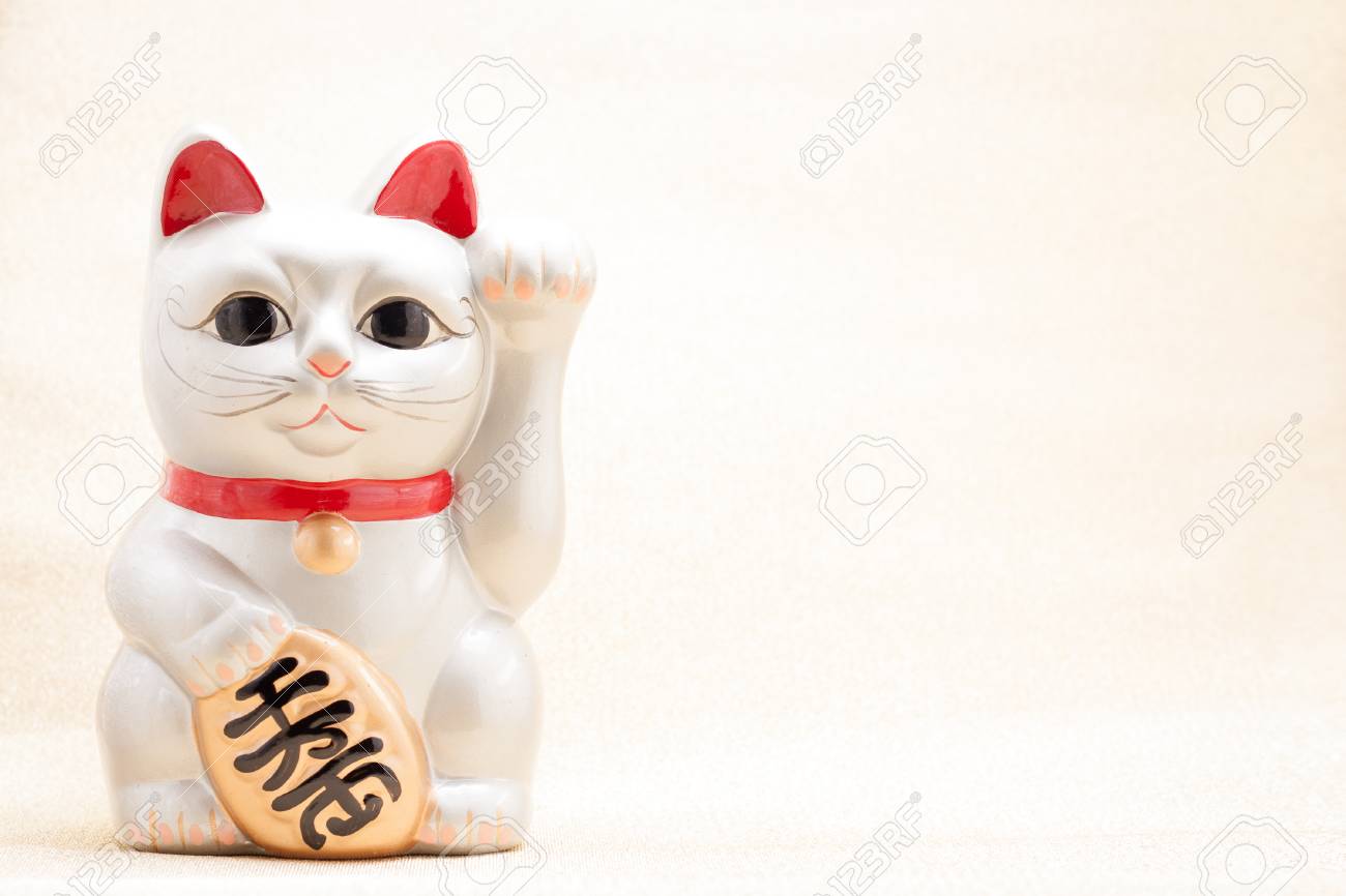 日本銀の招き猫は 幸運な猫として知られている 招き猫と呼ばれる の写真素材 画像素材 Image