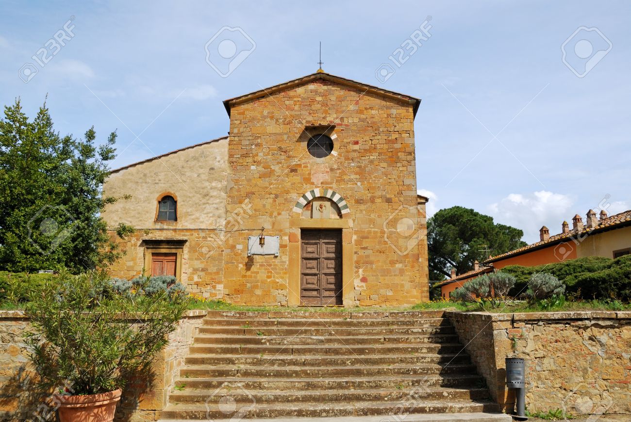 an example of the tuscan medieval architecture in tuscany stock an example of the tuscan medieval architecture in tuscany stock