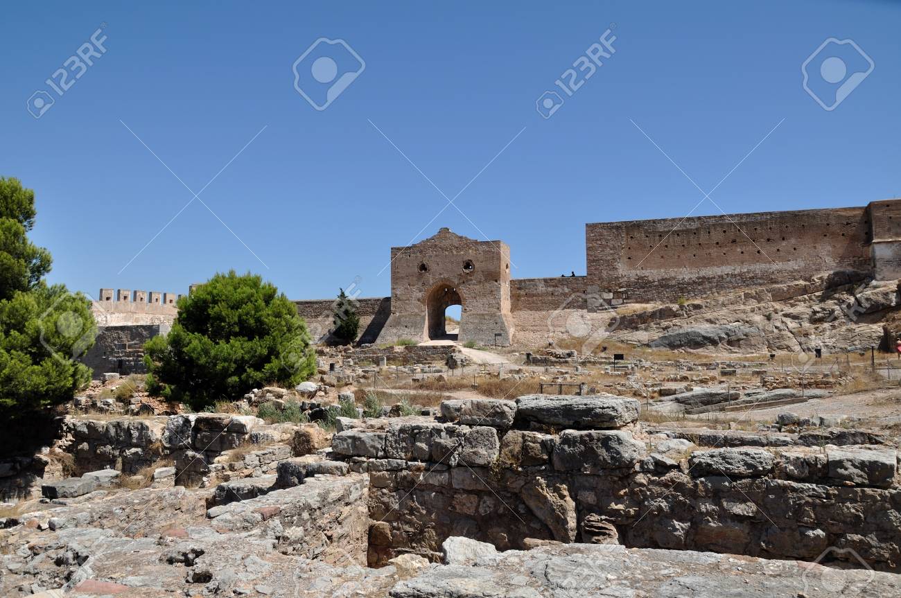 Immagini Stock Sagunto E Un Antica Citta In Spagna Dove Inizio L Orecchio Secolare Punico Sagunto E Pieno Di Rovine Di Molte Civilta Cartaginesi Romani Arabi E Spagnoli Image
