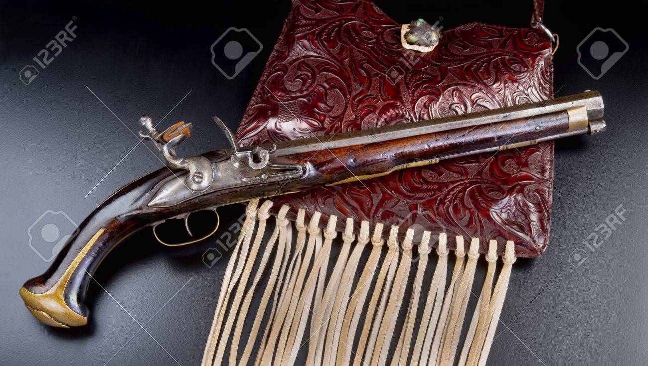 後半 1700 年代に作られたアンティーク フランスのフリント ロック ピストル の写真素材 画像素材 Image