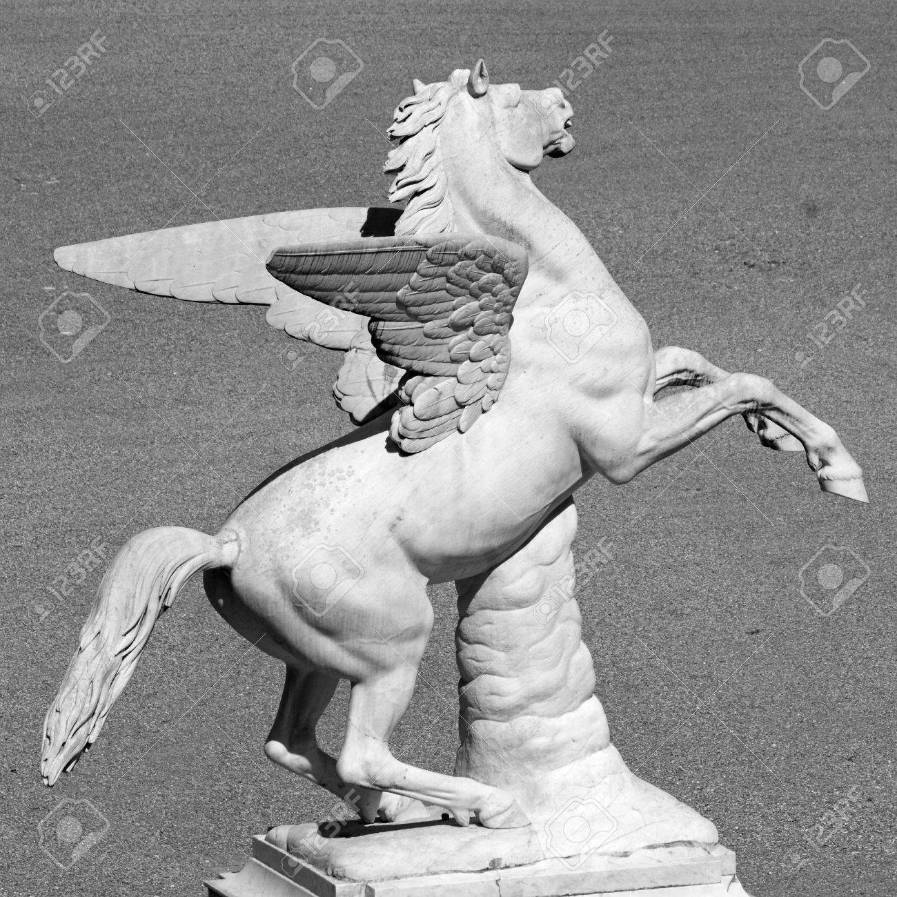 アンティーク　ペガサスと人間のブロンズ彫刻　重厚15kg ブロンズ像 「若い女」 彫刻家 佐藤大有(作)共箱 高51cm 日展参与 | 古