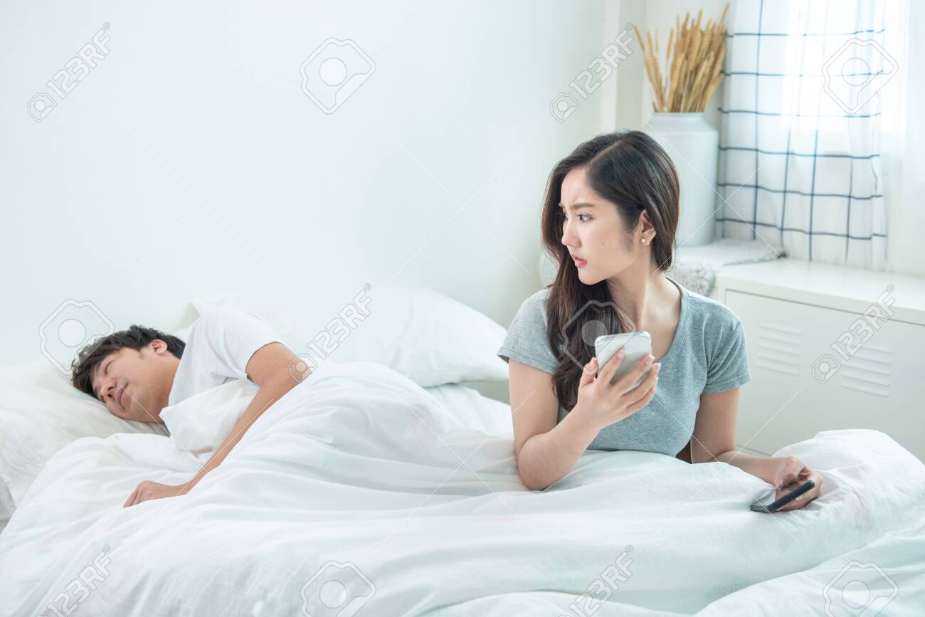 CHAMAIPORN.KITINA@GMAILWife Spying The Phone Of Her Husband