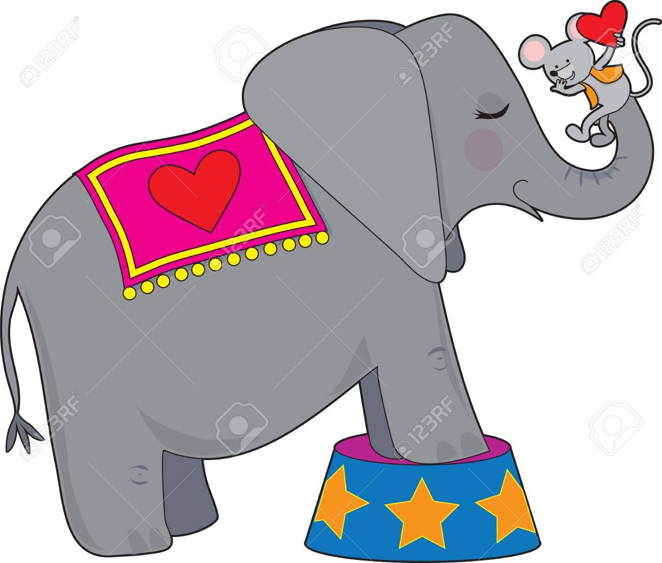 Ein Zirkus Elefant Steht Auf Einem Zirkus Wanne Hat Eine Maus Mit Einem Roten Herzen Auf Dem Russel Lizenzfreie Fotos Bilder Und Stock Fotografie Image 12179299