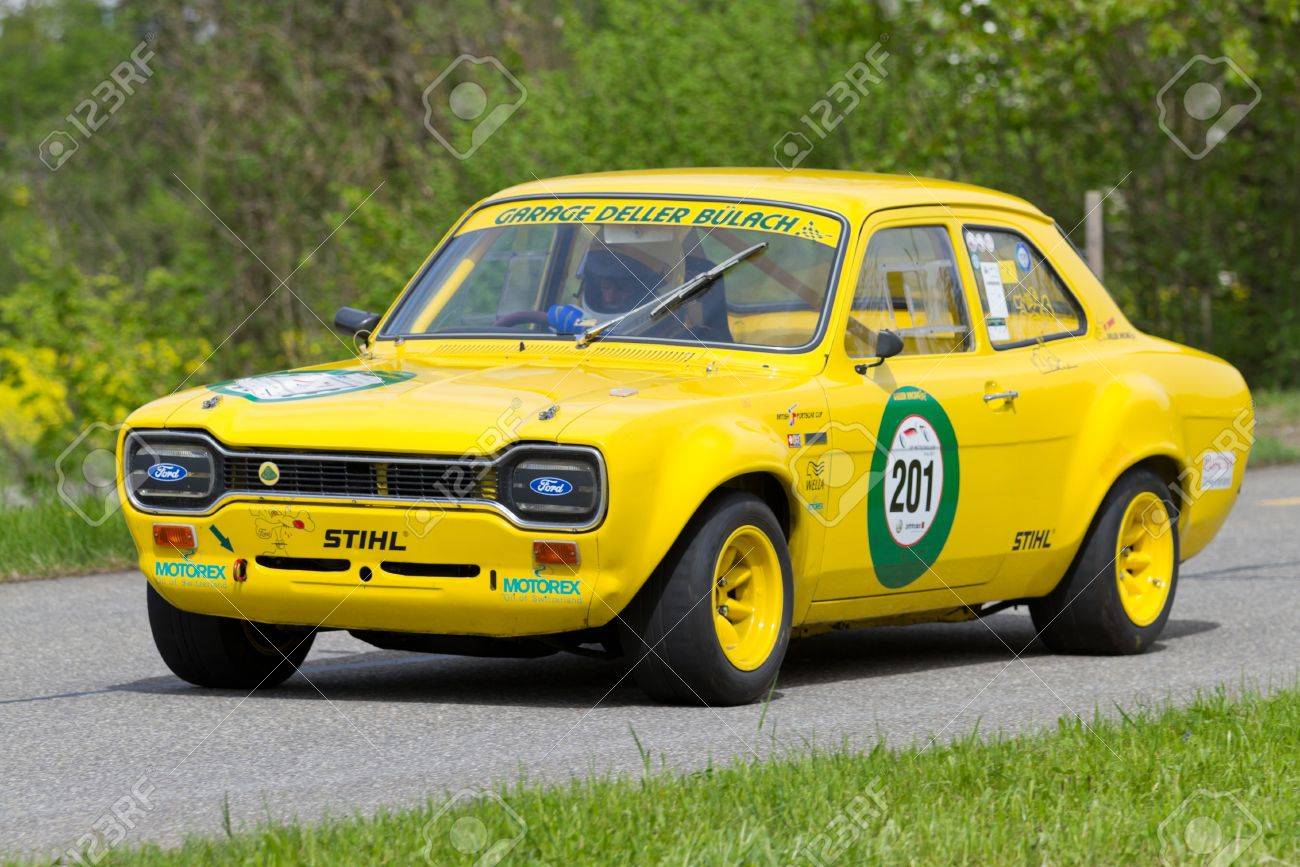 Mutschellen スイス連邦共和国 4 月 29 ヴィンテージ レース ツーリング車フォード エスコート Tc Mutschellen 12 年 4 月 29 日に隋のグランプリで 1968 年から 招待されたヴィンテージのスポーツ車とオートバイ の写真素材 画像素材 Image