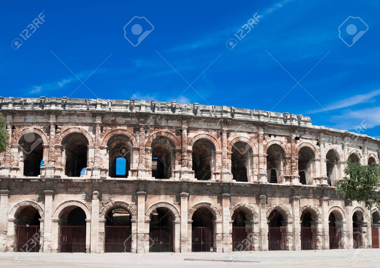 フランス ニームの古代ローマの円形劇場 の写真素材 画像素材 Image