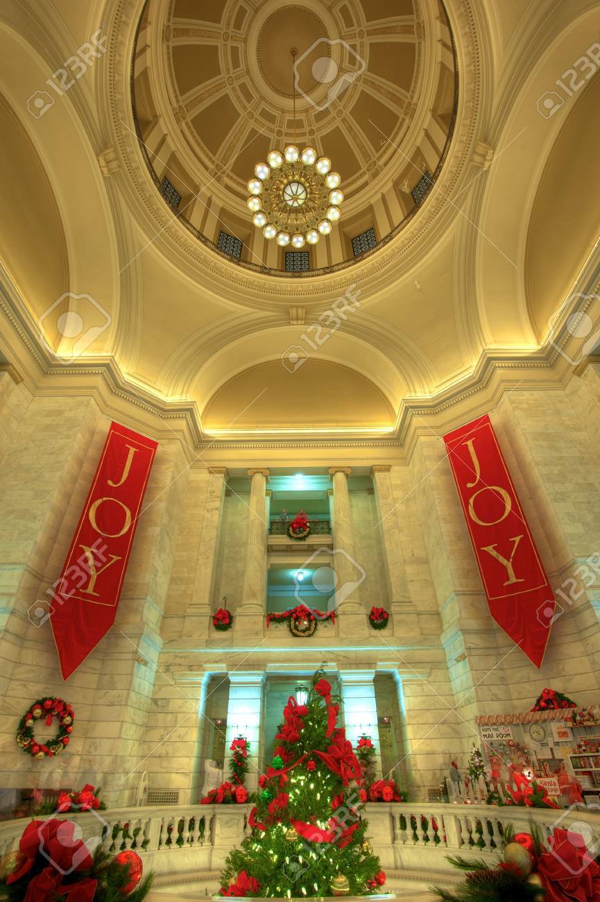 Arkansas State Capitol Christmas Decorations 2022 Arkansas State Capitol Rotunda Decorated For Christmas. Stock Photo,  Picture And Royalty Free Image. Image 17326802.
