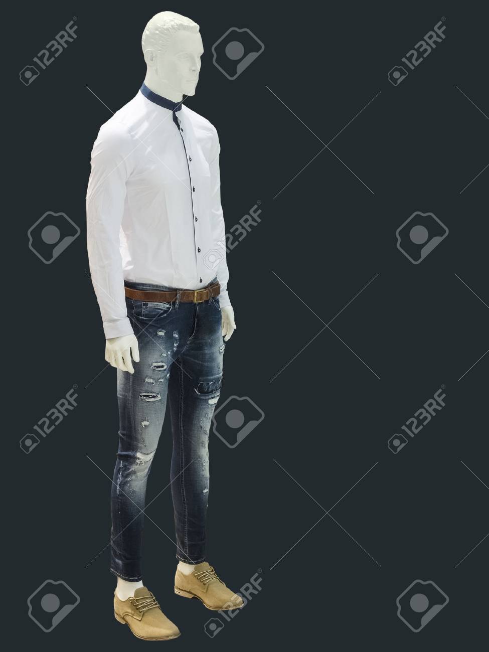 Maniquí Masculino De Cuerpo Entero Vestida Con Camisa Y Pantalones Vaqueros No De Marca U Objetos Con Derechos De Autor. Fotos, Retratos, Imágenes Y Fotografía De Archivo Libres De Derecho.