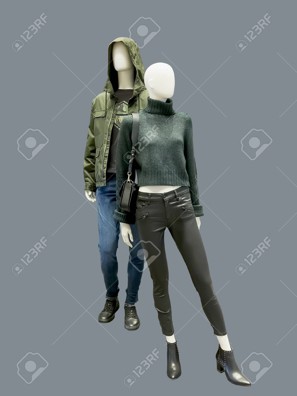 全身2マネキン 男性と女性 カジュアルな服を着て 孤立 ブランド名や著作権オブジェクトはありません の写真素材 画像素材 Image 全身2マネキン 男性と女性 カジュアルな服を着て 孤立 ブランド名や著作権オブジェクトはありません の写真素材 画像素材 Image