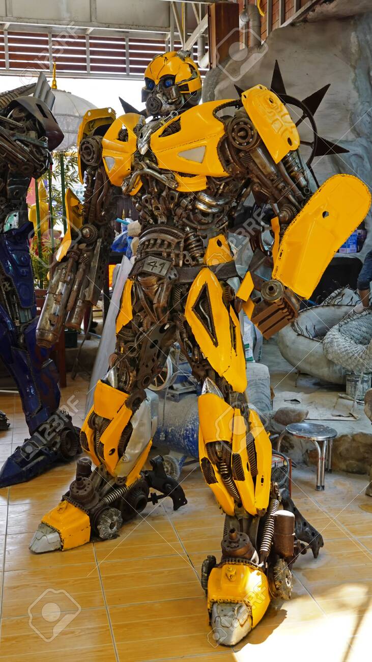 robot replicas bumblebee