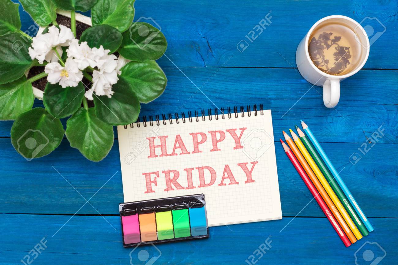Tasse De The Vert Et Texte Dans Le Bloc Notes Joyeux Vendredi Vue De Dessus Banque D Images Et Photos Libres De Droits Image