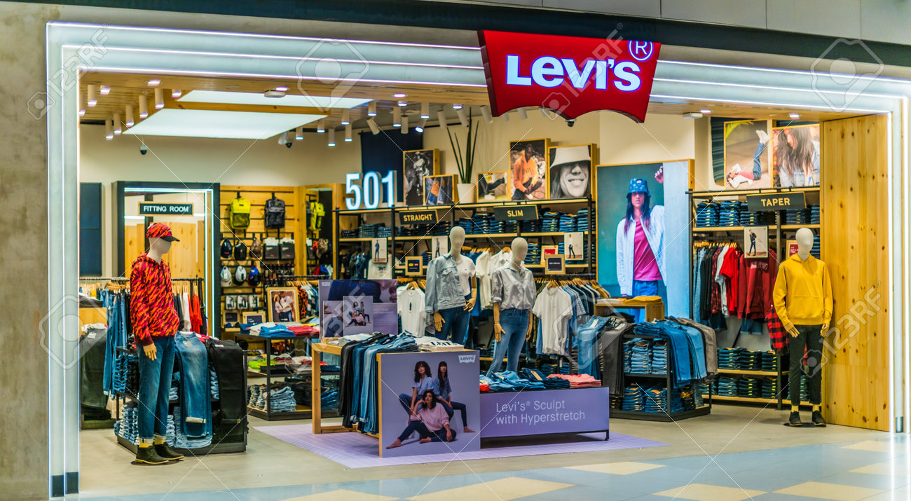 SINGAPORE - MAR 5, 2020: Front Entrance To Levis Store In Singapore  Shopping Mall Stock Photo, Picture And Royalty Free Image. Image 143989332.